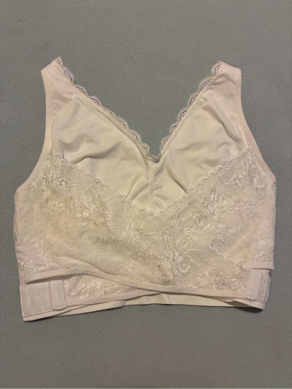 Lace-Front Wireless Bralette in Cream